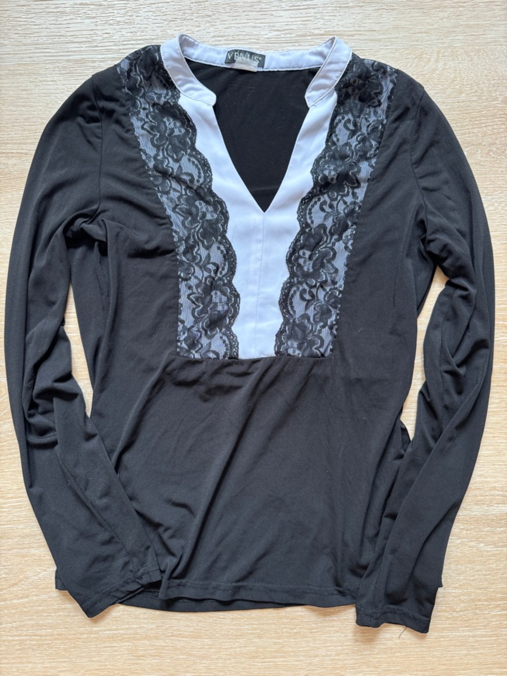 Venus Black and White Stretchy Lace Blouse Women’s Size Small